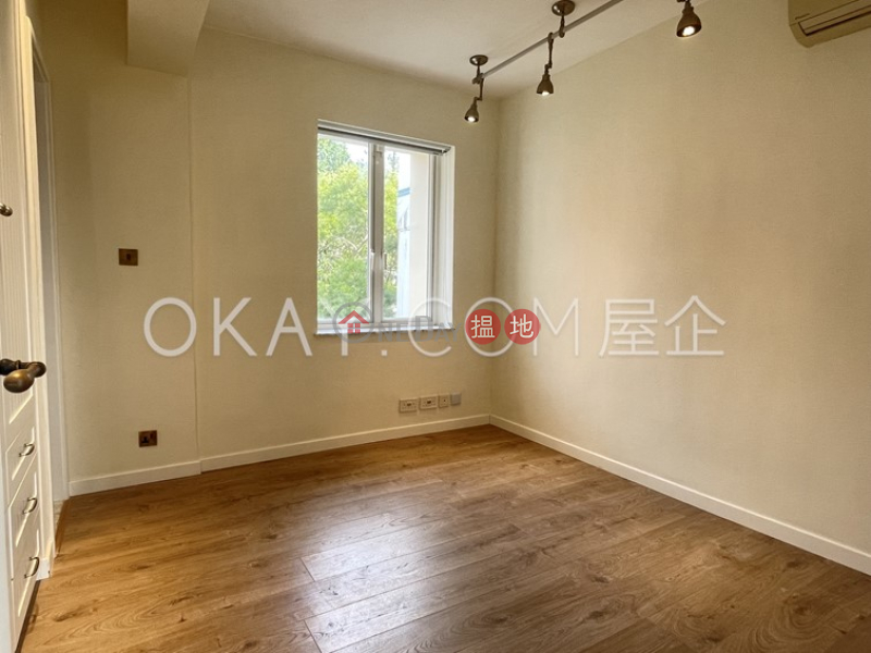 Lovely 3 bedroom on high floor with sea views & balcony | For Sale | Villa Piubello Villa Piubello Sales Listings