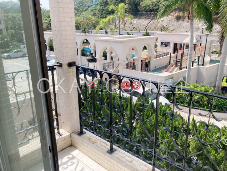 Lovely 3 bedroom on high floor with parking | Rental | Block 8 Casa Bella 銀海山莊 8座 Rental Listings