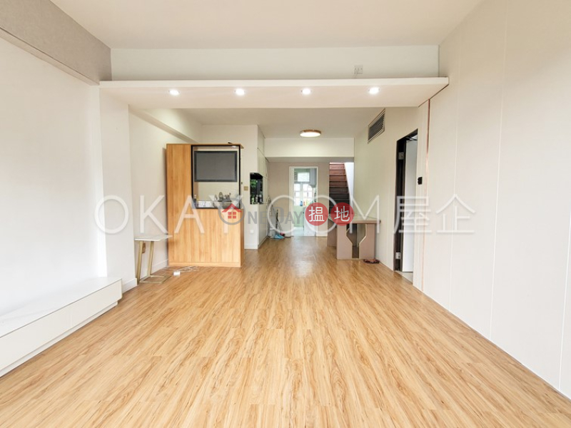 Lovely 3 bedroom on high floor with rooftop & parking | For Sale | Razor Park 寶珊苑 Sales Listings