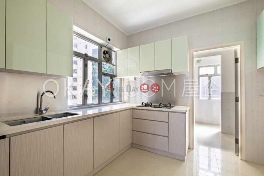 HK$ 38M Dragon Garden Wan Chai District, Efficient 3 bed on high floor with balcony & parking | For Sale