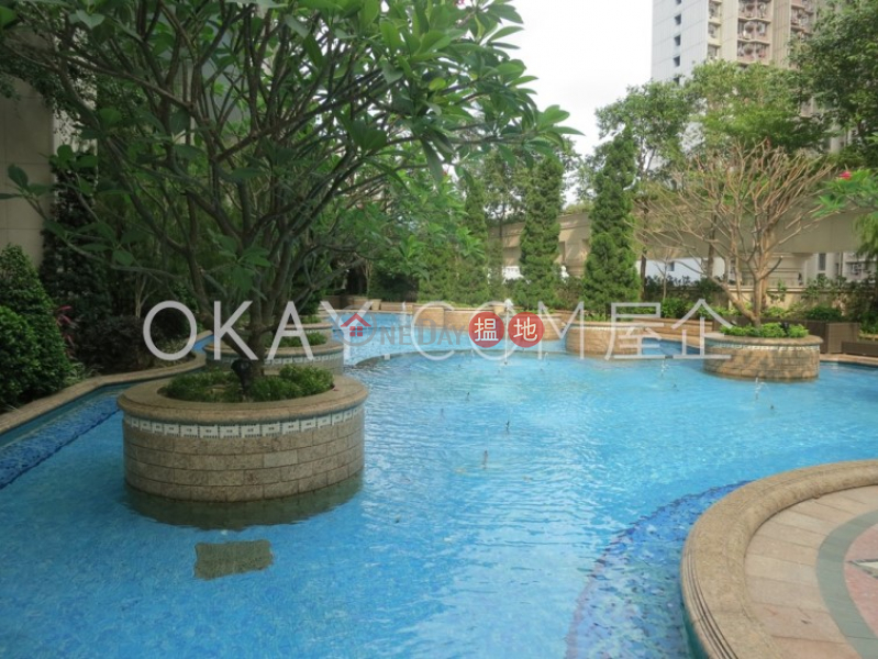 Nicely kept 3 bedroom with balcony | For Sale | The Hermitage Tower 2 帝峰‧皇殿2座 Sales Listings