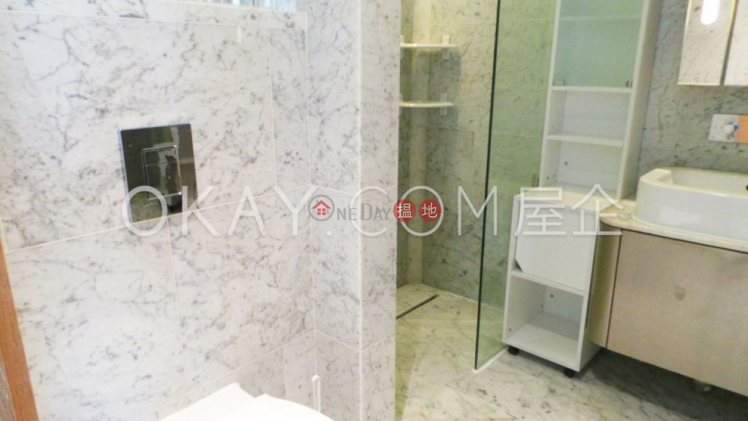 HK$ 16.5M, The Gloucester, Wan Chai District Luxurious 1 bedroom with harbour views & balcony | For Sale
