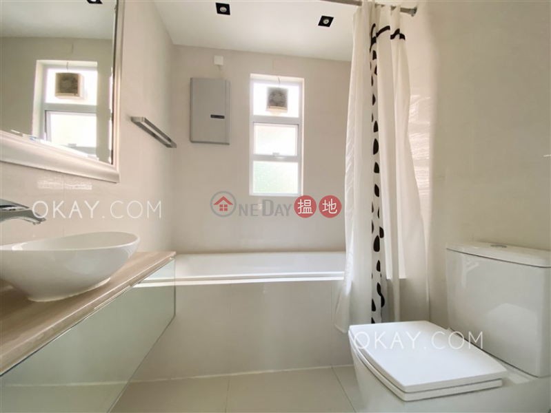 Charming 3 bedroom with parking | For Sale | Greenview Gardens 景翠園 Sales Listings