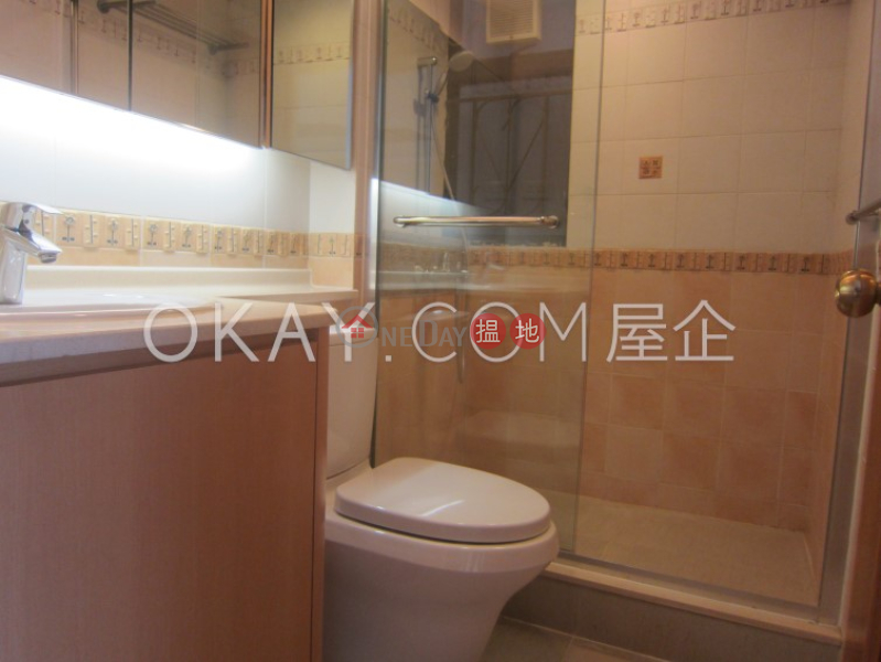 Lovely 3 bedroom on high floor with sea views & parking | Rental | Block 11 Casa Bella 銀海山莊 11座 Rental Listings