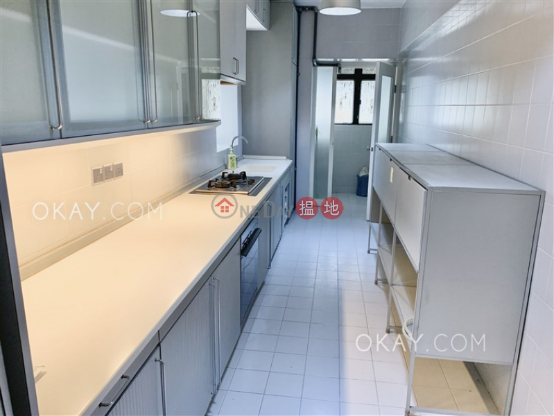 HK$ 43.8M, Beverly Hill | Wan Chai District Rare 3 bedroom with balcony & parking | For Sale