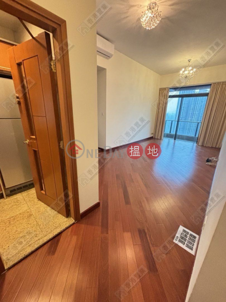 Three bedrooms, one apartment, multi-purpose in THE ARCH | The Arch 凱旋門 Sales Listings