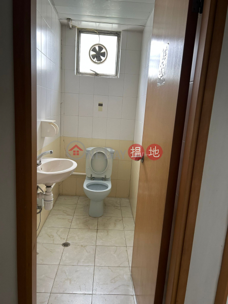 Tsing Yi Vigor Industrial Building: Office Decoration With Inside Toilet. Available For Use Now. | Vigor Industrial Building 偉力工業大廈 Rental Listings