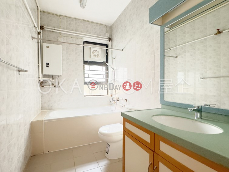 Lovely 3 bedroom with balcony & parking | Rental | The Crescent Block B 仁禮花園 B座 Rental Listings