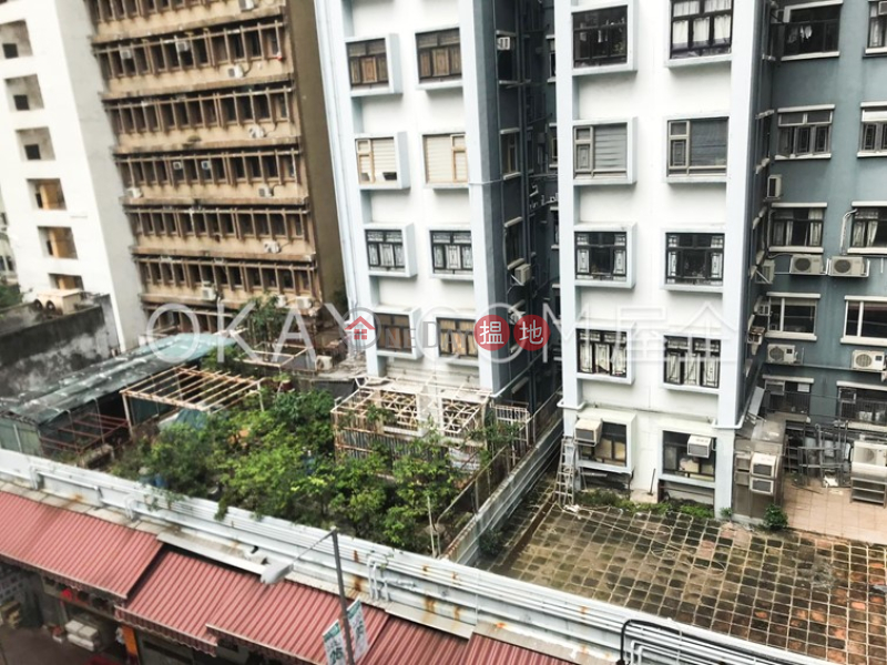 HK$ 28,500/ month 16-18 Queen\'s Road West Western District Practical 1 bedroom on high floor with rooftop | Rental