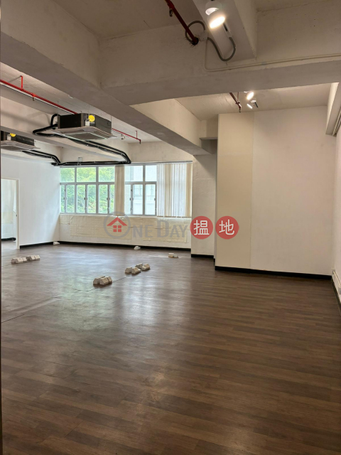 Newly renovated office interior, southeast-facing unit with ample natural light, Suitable for various business operations - Fo Tan | Wah Lai Industrial Centre 華麗工業中心 _0