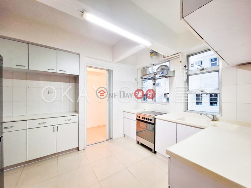 HK$ 49,000/ month, Happy Mansion Wan Chai District | Luxurious 3 bedroom with racecourse views & balcony | Rental