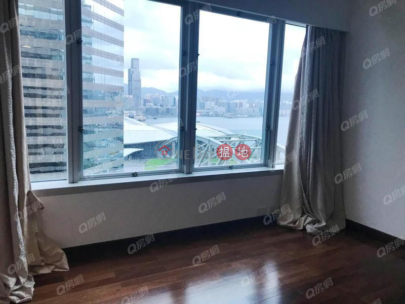 Convention Plaza Apartments | 2 bedroom Mid Floor Flat for Sale | Convention Plaza Apartments 會展中心會景閣 Sales Listings