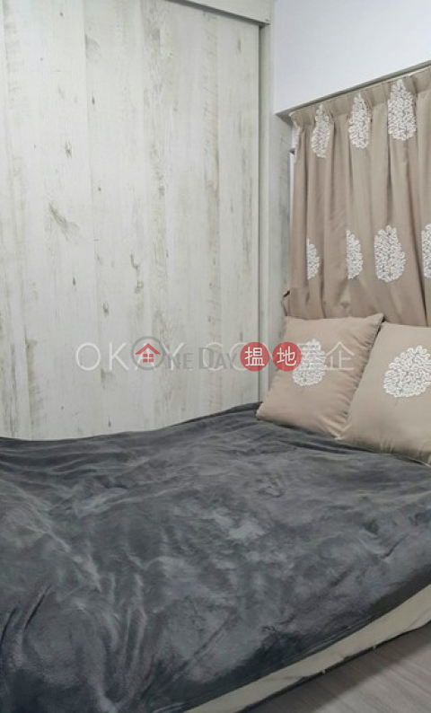 Intimate 2 bedroom in Mid-levels West | For Sale | Wah Hing Industrial Mansions 華興工業大廈 _0