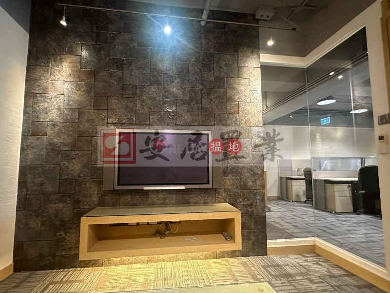 HK$ 42,000/ month Hoi Luen Industrial Centre, Kwun Tong District | 安居工商 何生 200萬豪華氣派裝修 只此一間