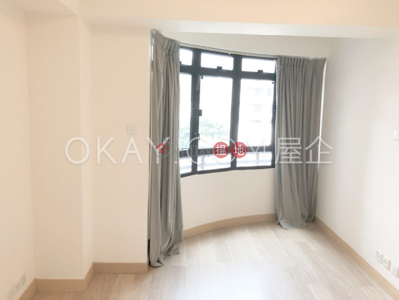 Lovely 3 bedroom with balcony & parking | Rental | Pine Gardens 松苑 Rental Listings