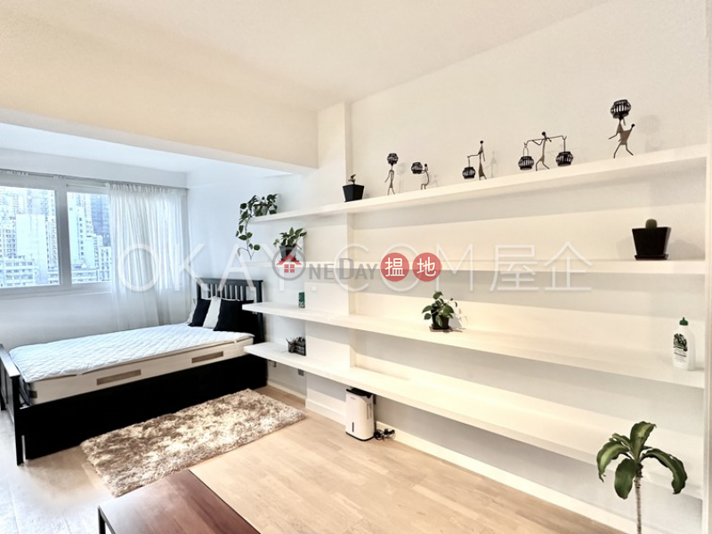 HK$ 26,000/ month Tung Hing Building | Wan Chai District | Generous high floor with rooftop | Rental