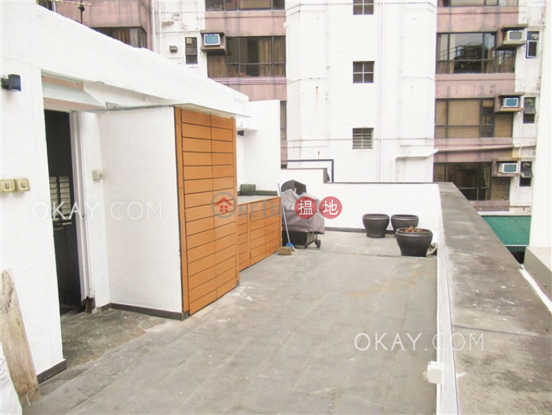 Stylish 2 bedroom on high floor with rooftop | Rental | 49-49C Elgin Street 伊利近街49-49C號 Rental Listings