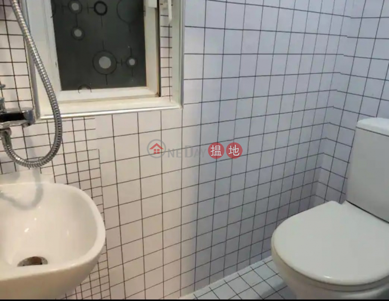 Unbeatable Deal in Tsim Sha Tsui! 5-Bed Luxury Flat – Price Slashed to HK$6.5M! | Golden Crown Court 金冠大廈 Sales Listings