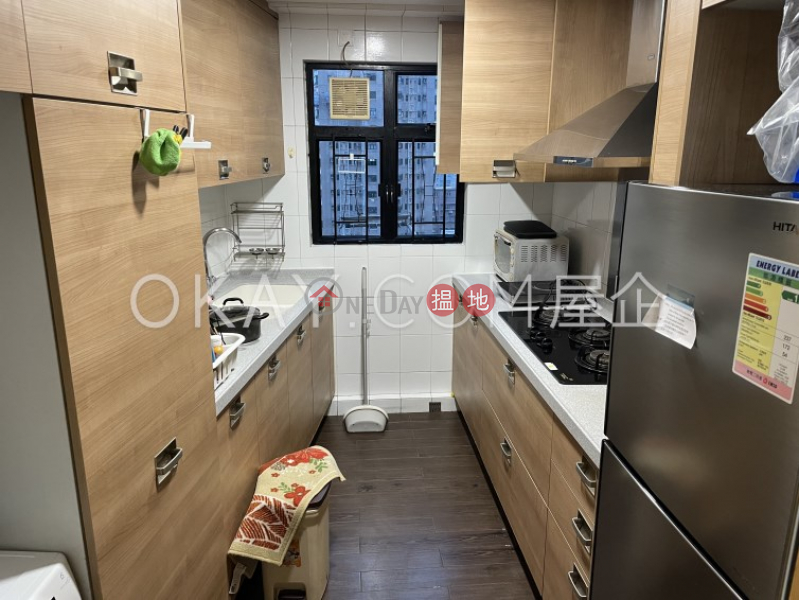 HK$ 43,000/ month The Grand Panorama | Western District Elegant 3 bedroom in Mid-levels West | Rental