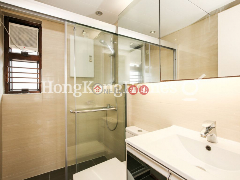 3 Bedroom Family Unit for Rent at Wai Wah Court 12R Smithfield | Western District | Hong Kong, Rental | HK$ 25,000/ month