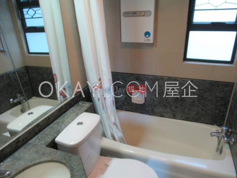HK$ 32,000/ month Dragon Court | Western District Luxurious 2 bedroom in Mid-levels West | Rental