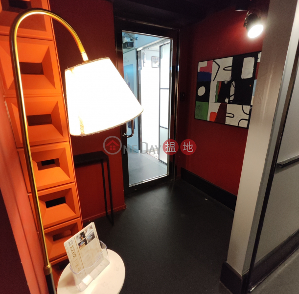 serviced office, 8 Hysan Avenue | Wan Chai District Hong Kong, Rental HK$ 14,000/ month