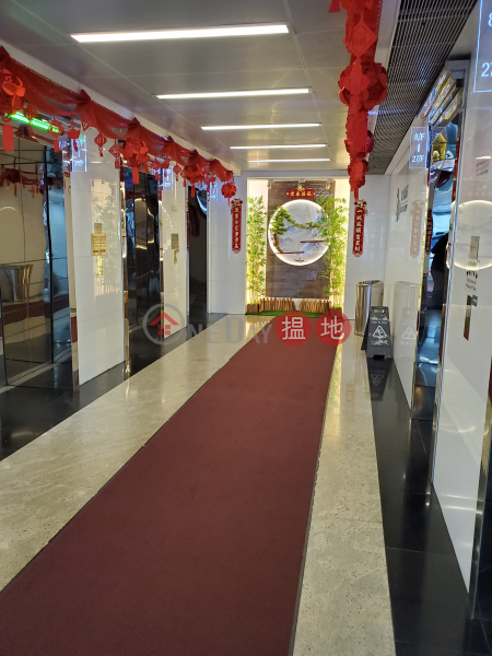 A landmark commercial building in Tuen Mun District with a high flow of people and suitable for various industries | Parklane Square 栢麗廣場 Rental Listings