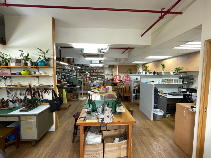 Tsing Yi Vigor Industrial Building: Wood Office Decoration Can Be Own-Using Or Collecting Rent | Vigor Industrial Building 偉力工業大廈 Sales Listings