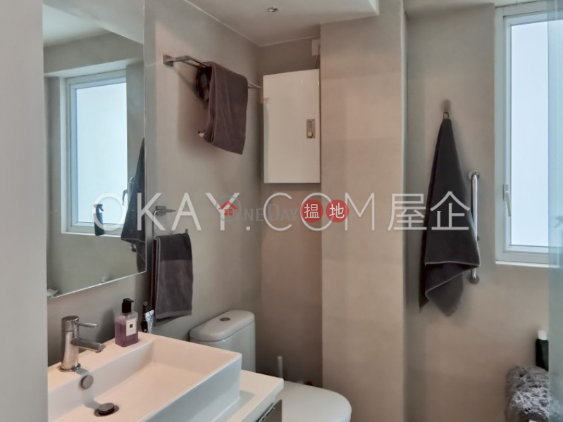 Nicely kept 1 bedroom with rooftop | For Sale | Sun Fat Building 新發樓 Sales Listings