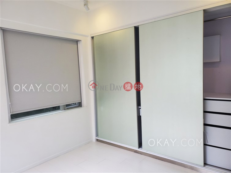 Rare 2 bedroom with balcony | Rental, Riviera Mansion 海濱大廈 Rental Listings | Wan Chai District (OKAY-R51892)