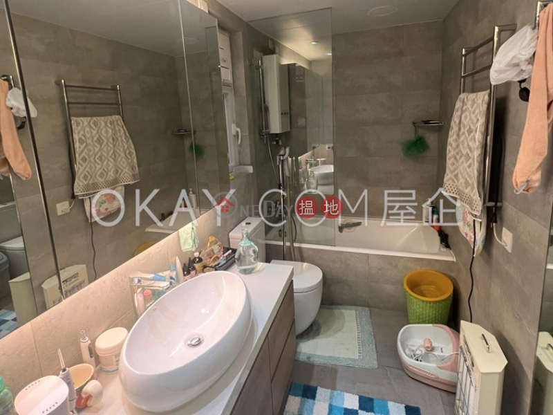 Gorgeous 2 bedroom with parking | Rental, Hilltop Mansion 峰景大廈 Rental Listings | Eastern District (OKAY-R107137)