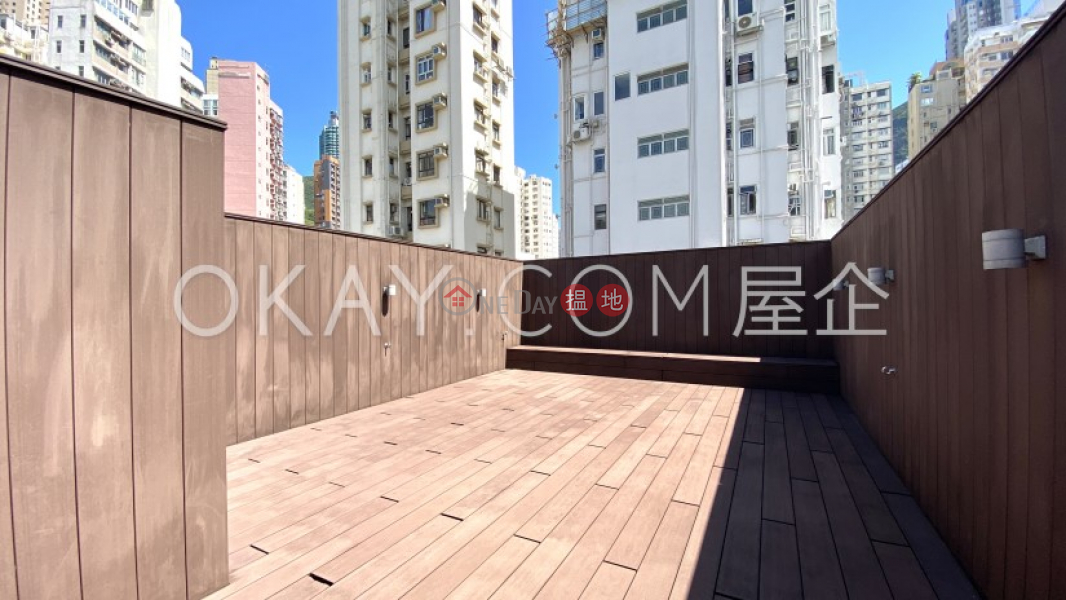 Property Search Hong Kong | OneDay | Residential | Sales Listings | Stylish 2 bedroom on high floor with rooftop | For Sale