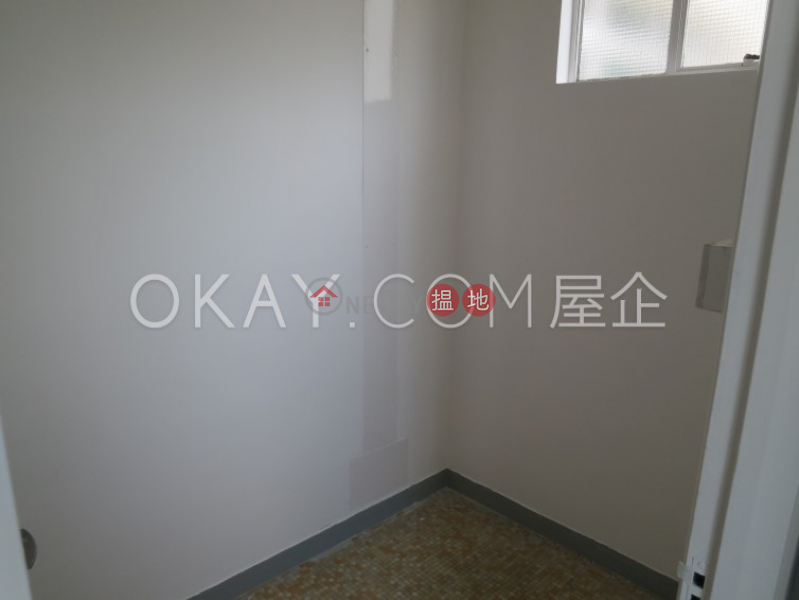 Tasteful 2 bedroom on high floor with balcony | Rental | 10-16 Pokfield Road 蒲飛路 10-16 號 Rental Listings