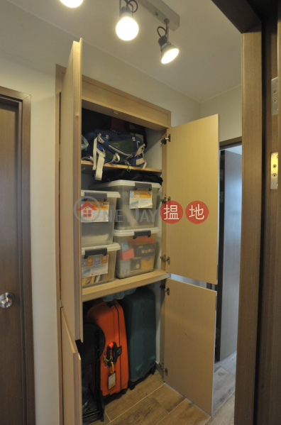 HK$ 22,000/ month Block 1 Neptune Terrace, Chai Wan District, High Floor, Sea View, Nice Decoration