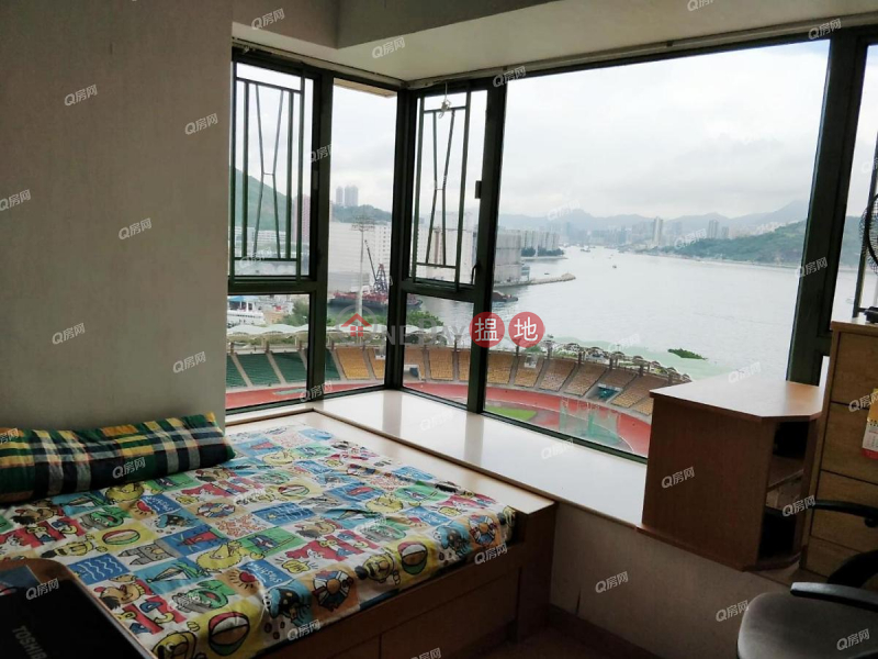HK$ 1,150萬藍灣半島 1座-柴灣區三房樓皇，間隔實用《藍灣半島 1座買賣盤》