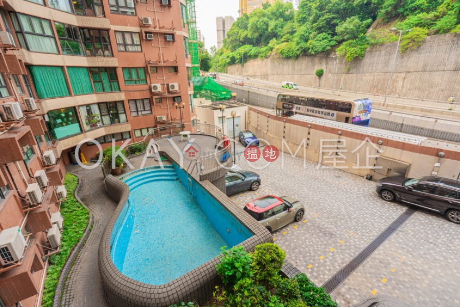 Nicely kept 2 bedroom with balcony & parking | Rental | Regal Court 麗豪閣 Rental Listings