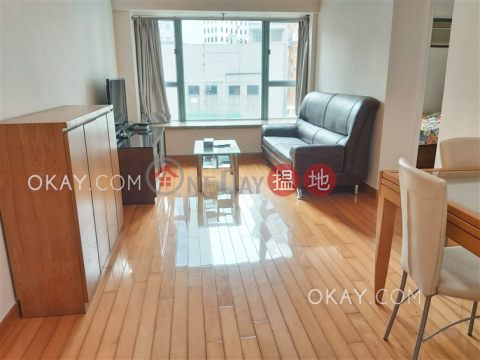 Popular 2 bedroom in Sheung Wan | Rental, Queen's Terrace 帝后華庭 | Western District (OKAY-R136538)_0