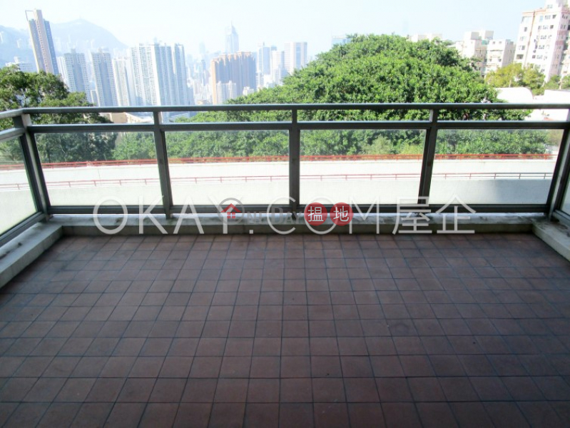 Efficient 3 bedroom with balcony & parking | Rental | Aurizon Quarters 金雲閣 Rental Listings