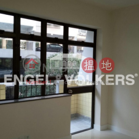 Studio Flat for Sale in Central Mid Levels | Mountain View Court 峰景大廈 _0