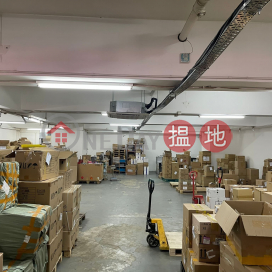 Kwai Chung Riley House: Warehouse deco, allowable for 40' high cube containers