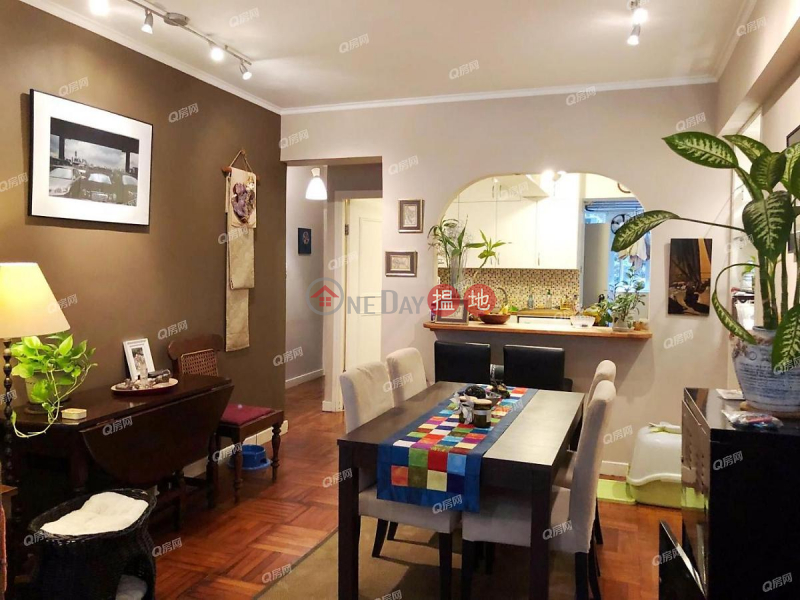 HK$ 72,000/ month, 47-49 Blue Pool Road Wan Chai District 47-49 Blue Pool Road | 3 bedroom Low Floor Flat for Rent