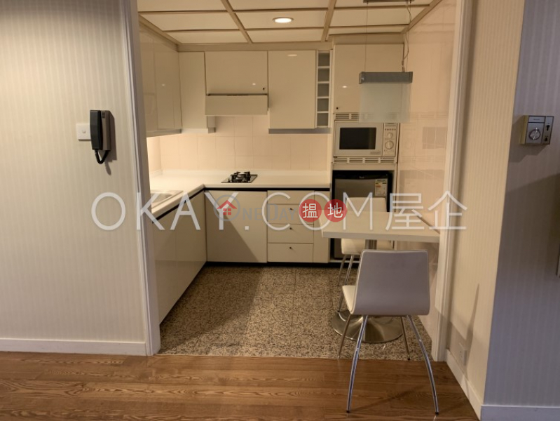 HK$ 27,000/ month | Convention Plaza Apartments Wan Chai District Practical 1 bedroom with sea views | Rental