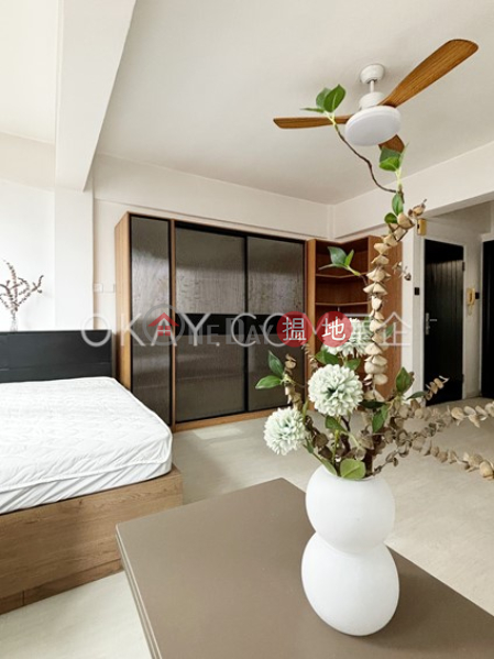 HK$ 4.3M | 28-30 Queen Street | Western District, Intimate high floor in Sheung Wan | For Sale