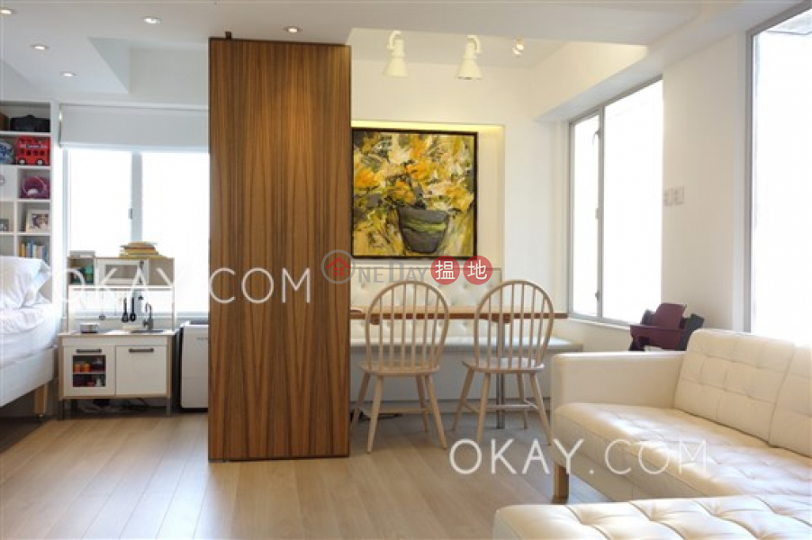 HK$ 22,000/ month King Ho Building Central District Lovely 1 bedroom in Sheung Wan | Rental