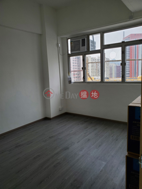 With windows, flat rent, newly renovated, practical studio | Hang Wai Industrial Centre 恆威工業中心 _0