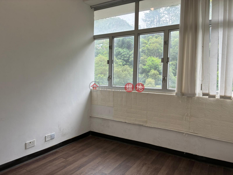 Newly renovated office interior, southeast-facing unit with ample natural light, Suitable for various business operations - Fo Tan | Wah Lai Industrial Centre 華麗工業中心 Rental Listings
