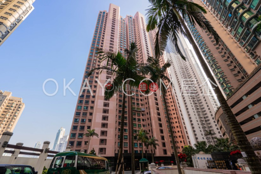 HK$ 135,000/ month, Dynasty Court, Central District | Exquisite 3 bed on high floor with balcony & parking | Rental