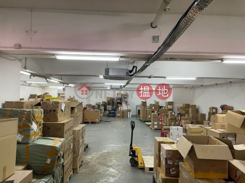 Kwai Chung Riley House: Warehouse deco, allowable for 40' high cube containers | Riley House 達利中心 _0
