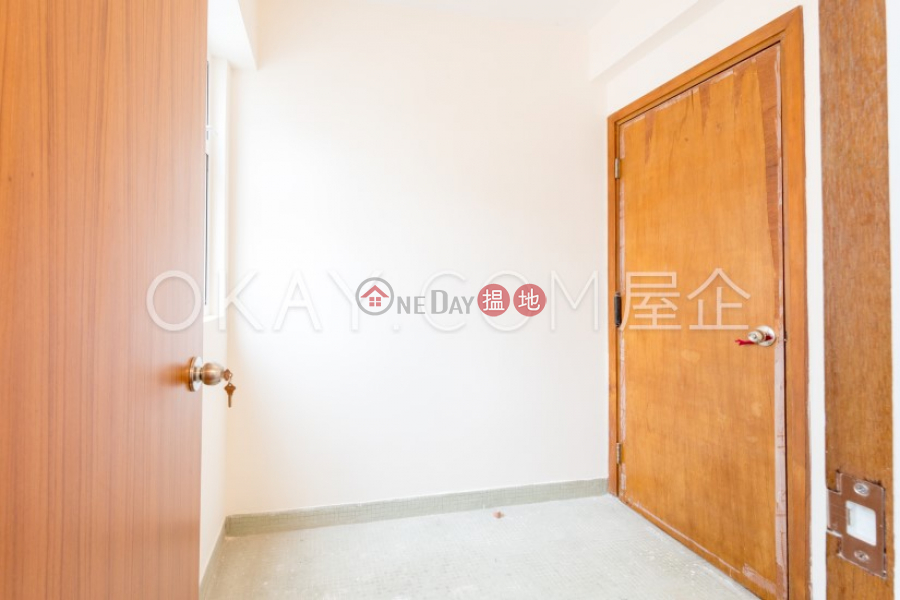 HK$ 49,000/ month Amber Garden, Wan Chai District, Stylish 2 bedroom on high floor with parking | Rental
