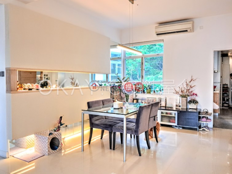 HK$ 22M, 35-41 Village Terrace, Wan Chai District, Elegant 3 bedroom on high floor with parking | For Sale